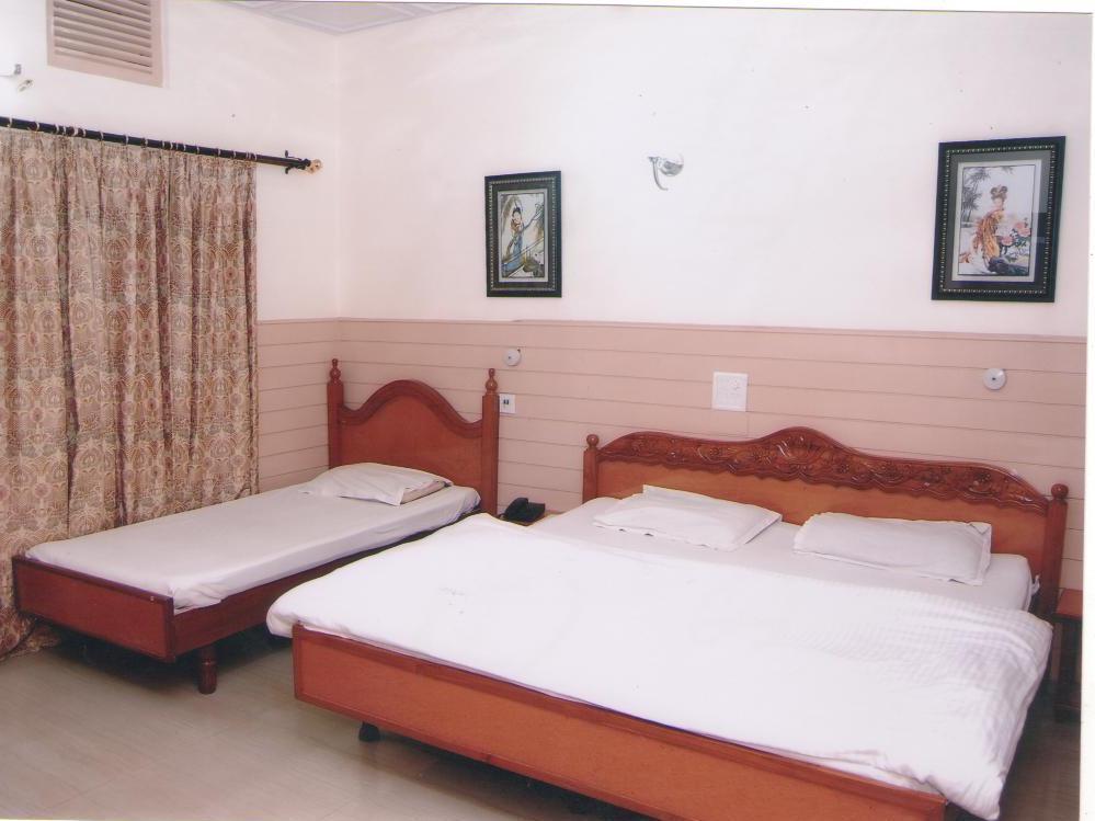Hotel Veenus International Amritsar Exterior photo